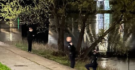 Mężczyzna spadł z Bulwarów do Wisły. Był reanimowany