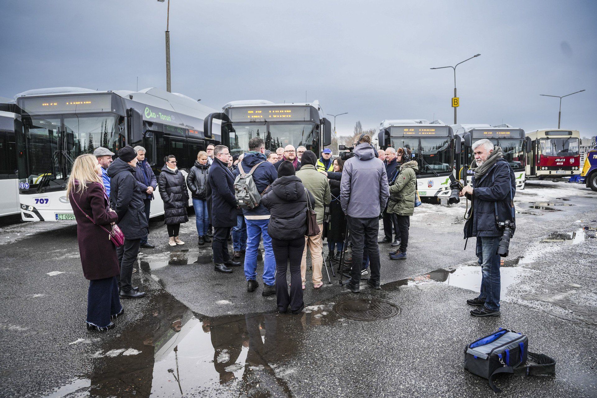 Nowe pojazdy zostały w piątek zademonstrowane dziennikarzom.