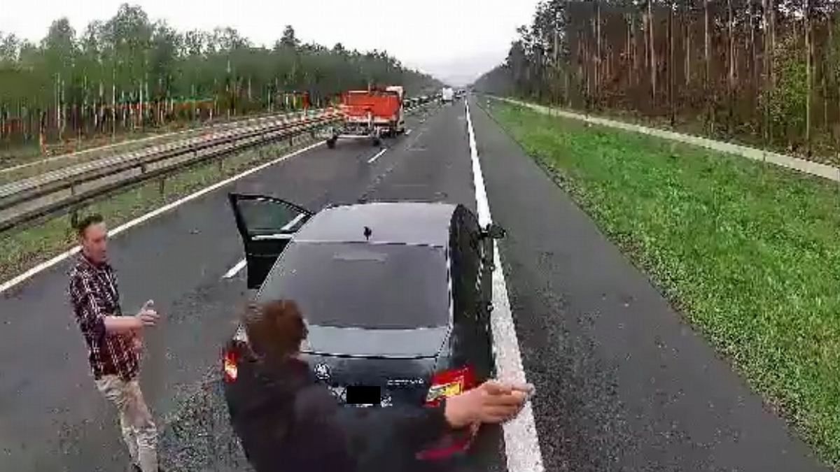 Marszałek doprowadził do kolizji i wysiadł z auta na S3