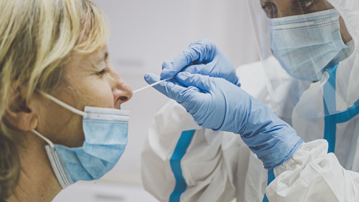 Pacjentka z Osnabrück w Niemczech miała wyjątkowego pecha, gdyż podczas pobierania wymazu z nosa podczas testu na COVID-19 doznała urazu czaszki.