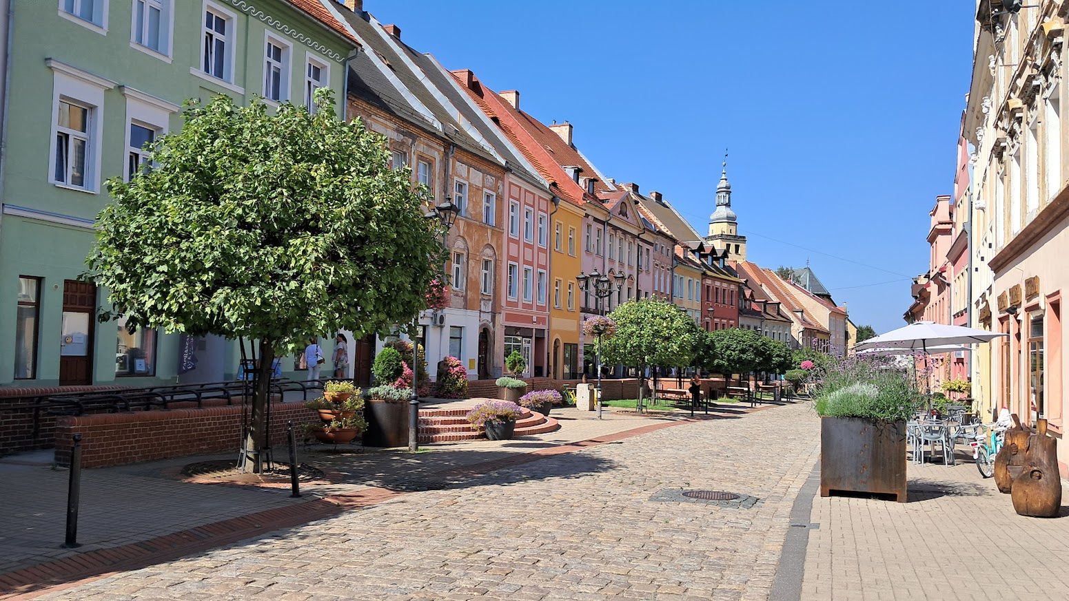 Rzędy niskich kamienic to znak rozpoznawczy miasta