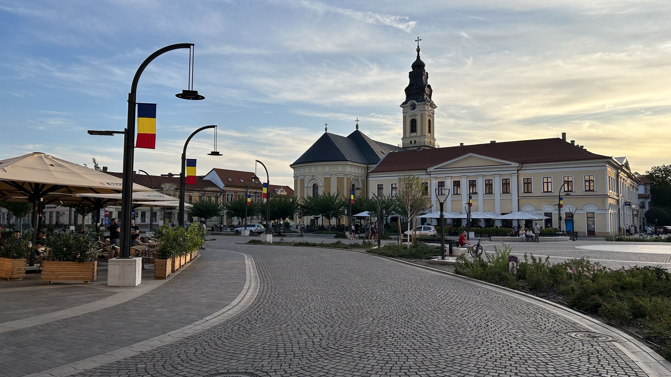W takim mieście jak Oradea dogadasz się po angielski w każdym lokalu i na pewno spotkasz jakichś Polaków
