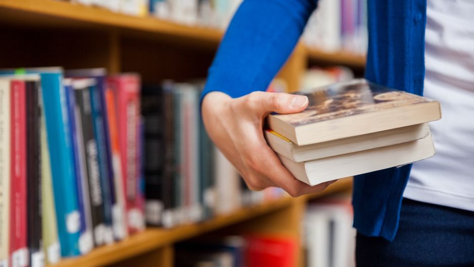 Księgarnie przegrywają z dyskontami i internetem