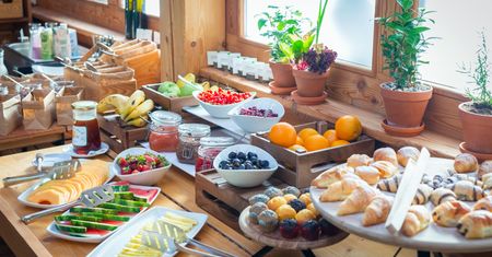 Tych owoców nie bierz z hotelowego bufetu. Mogą wywołać problemy żołądkowe