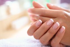 Jak zrobić french manicure? Banalny sposób na eleganckie i zadbane dłonie