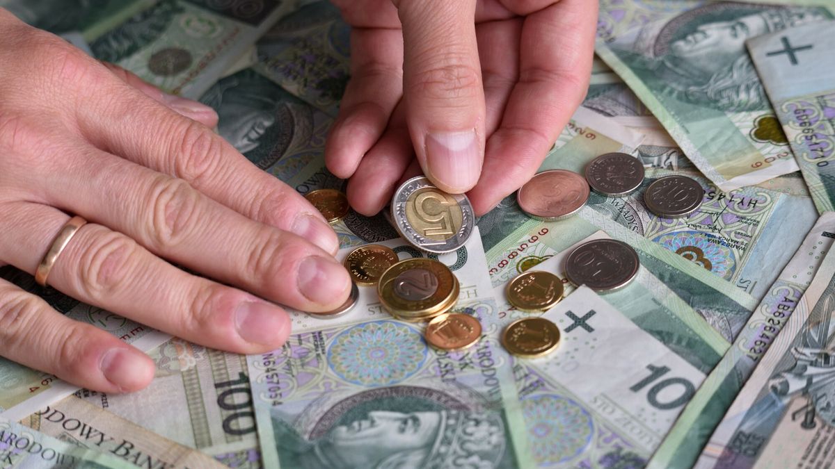 Stock Bart?omiej Magierowski
Fot. Bartlomiej Magierowski/East News. Wroclaw 22.04.2024. Zdjecie ilustracyjne - pieniadze, gotowka, przeliczanie monet.
Bart?omiej Magierowski