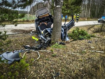 Zalesie: Groźny wypadek 22‑latka. Policja czeka na wyniki badań krwi