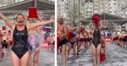 Ludzie patrzą i nie wierzą. 145 Rosjan oblało się zimną wodą