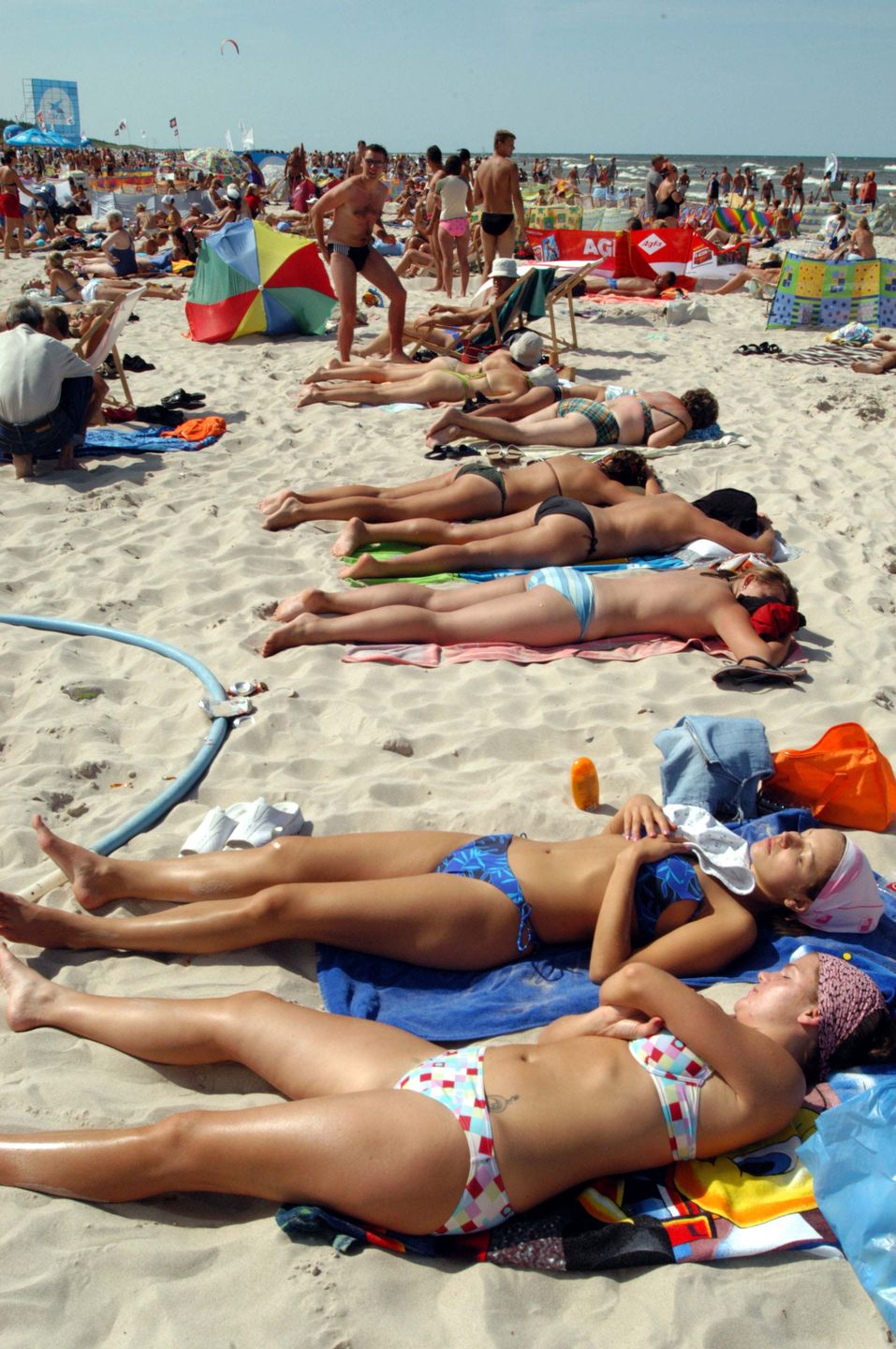 Dębki przyciągają tłumy. Tutejsza plaża jest jedną z najpiękniejszych nad Bałtykiem