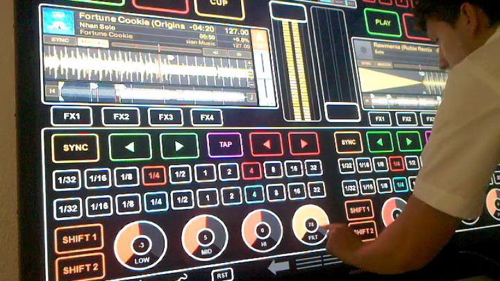 Konsola DJ-a jakiej jeszcze nie widzieliście [wideo] 1