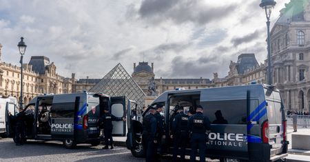 Napad na Luwr. Tak policja wpadła na trop złodziei