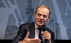 Donald Tusk na urodzinach KOD. Lider PO o Kaczyńskim i "Królu Lwie"