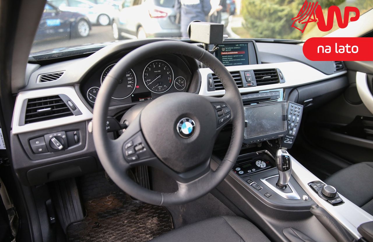 Nieoznakowane radiowozy BMW nie są łatwe do rozpoznania.