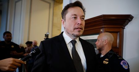 W co gra Elon Musk? "Krzywdzące sugestie"