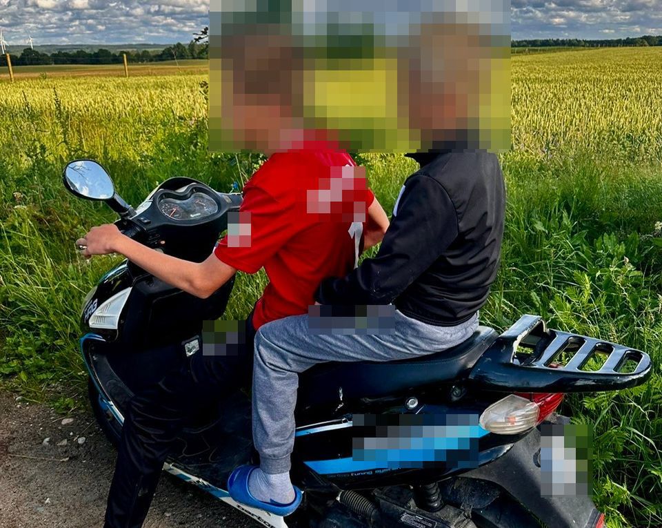 14-latek wiózł na skuterze 11-latka. Jechali bez kasków