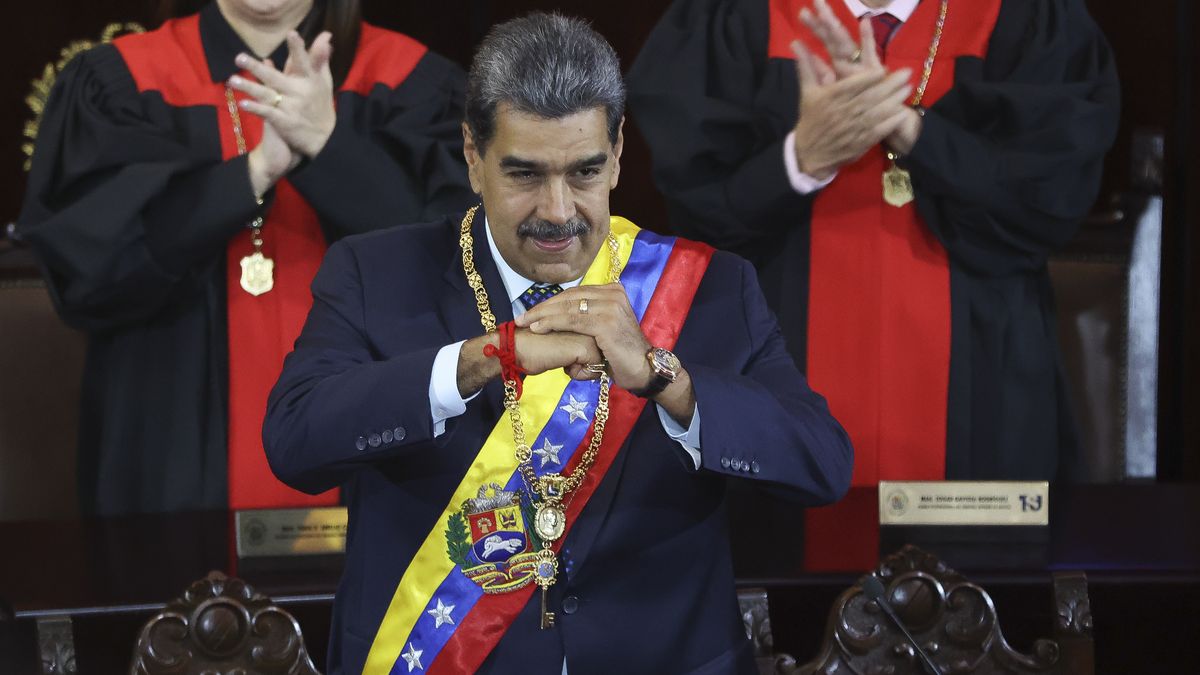 CARACAS, VENEZUELA - JANUARY 31: President of Venezuela, Nicolas Maduro, greets his supporters and judges, before the Opening of the Judicial Year 2025, at the headquarters of the Supreme Court of Justice, in Caracas, Venezuela on January 31, 2025. (Photo by Pedro Rances Mattey/Anadolu via Getty Images)