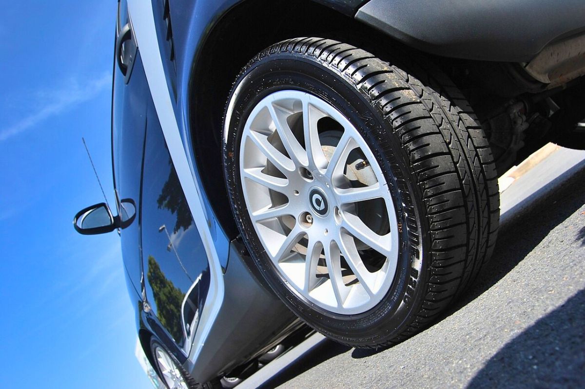 Maximize Safety: Why better tires belong on the rear axle