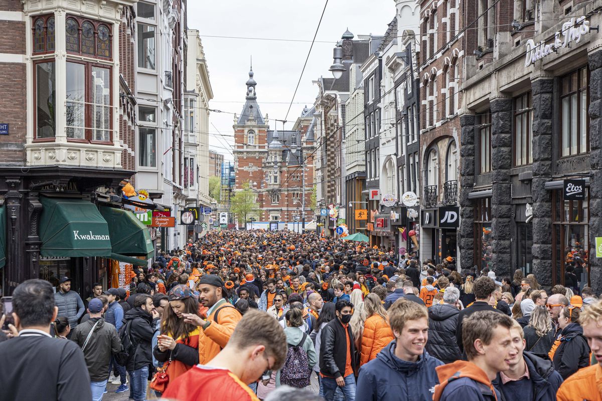 Amsterdam przyciąga tłumy turystów z całego świata