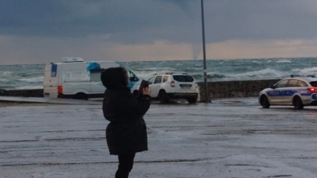 Trąba wodna nad polskim morzem