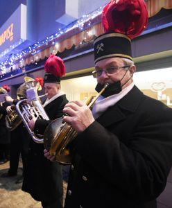 Bytom. Barbórka 2020. Tradycji zadość. Górnicza pobudka w Miechowicach