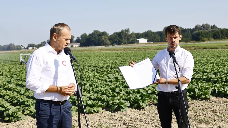 Micha� Ko�odziejczak, Donald TuskB�aszki (woj. ��dzkie), 07.09.2023. Kampania wyborcza do parlamentu 2023. Przewodnicz�cy Platformy Obywatelskiej Donald Tusk (L) i startuj�cy z list KO w wyborach do parlamentu, lider Agrounii Micha� Ko�odziejczak (P) podczas briefingu prasowego B�aszkach, 7 bm. (ad) PAP/Tomasz WojtasikTomasz Wojtasikbriefing, KAMPANIA, KO, konferencja, polityk, polityka, prasowa, wyborcza