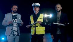 Kabaret Skeczów Męczących promuje noszenie odblasków