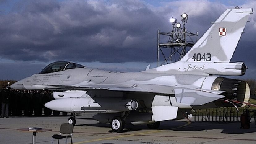 Katastrofa F16. Pilot zginął na lotnisku w Radomiu (zdjęcie ilus