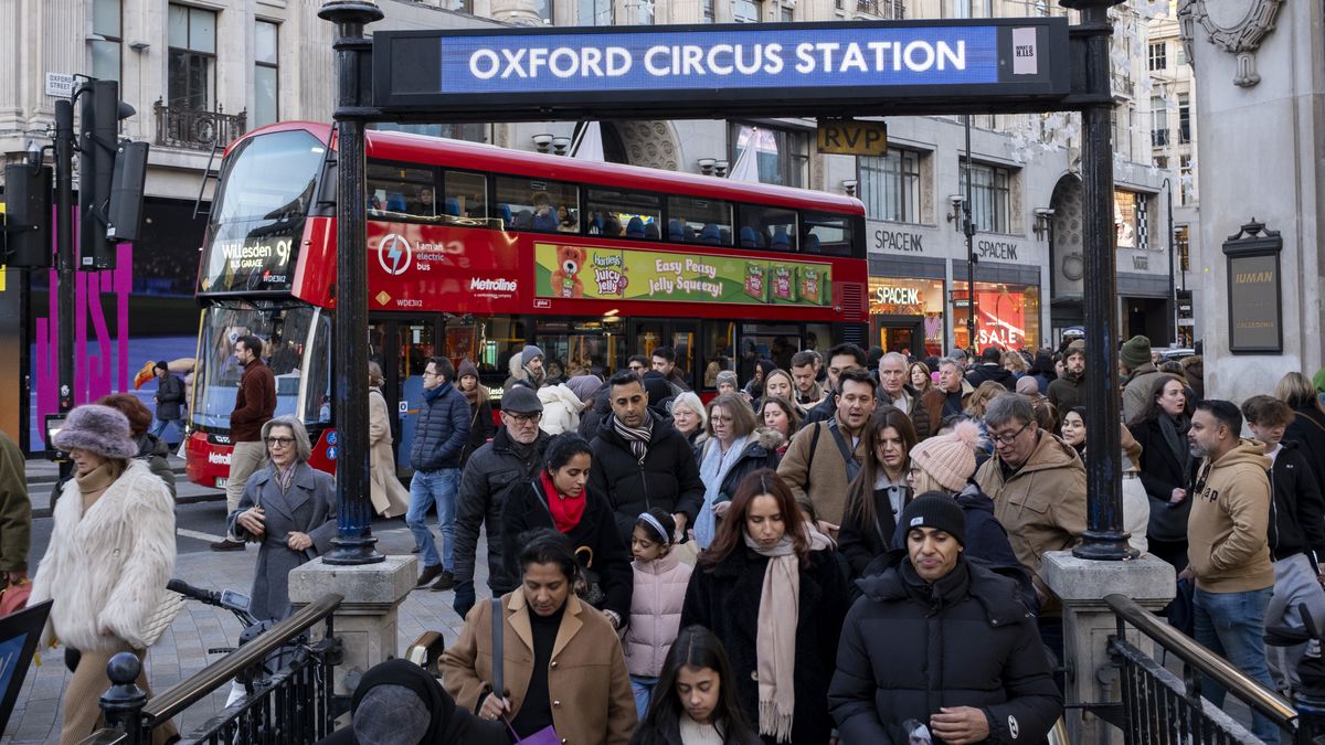 Shoppers and visitors out on Oxford Street walk down the steps into a very busy Oxford Circus underground station on 4th January 2026 in London, United Kingdom. Oxford Street is a major retail centre in the West End of the capital and is Europes busiest shopping street with around half a million daily visitors to its approximately 300 shops, the majority of which are fashion and high street clothing stores. (photo by Mike Kemp/In Pictures via Getty Images)