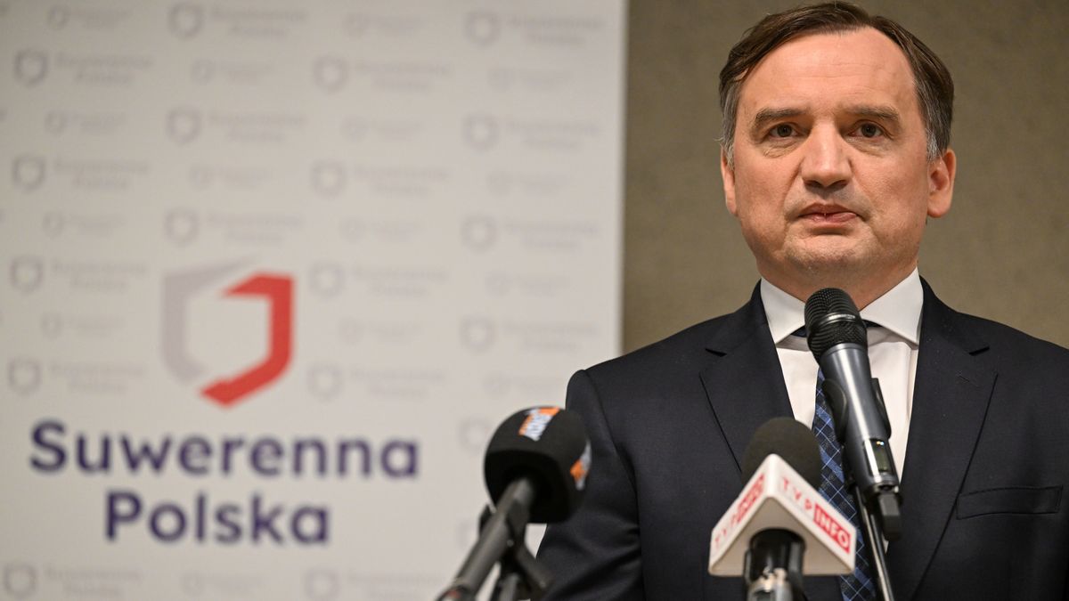Jasło, 03.06.2023. Minister sprawiedliwości, prokurator generalny Zbigniew Ziobro podczas spotkania z wyborcami w Jasielskim Domu Kultury, 3 bm. (mr) PAP/Darek Delmanowicz