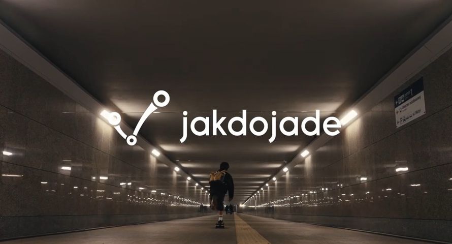 "Dam znać, jak dojadę" - relacje na odległość w kampanii Jakdojade