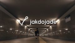 "Dam znać, jak dojadę" - relacje na odległość w kampanii Jakdojade