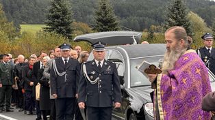 Uście Gorlickie: Społeczność żegna swojego wójta. W ostatniej drodze śp. Dymitrowy Rydzaniczowi towarzyszą setki ludzi