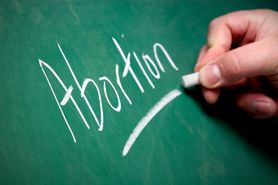 Aborcja - metody, mity i kontrowersje. Kiedy aborcja jest legalna?