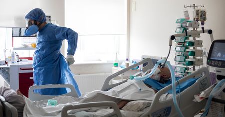 1000 zakażeń dziennie? Ta sytuacja już za chwilę. Prof. Parczewski tłumaczy, czego się spodziewać