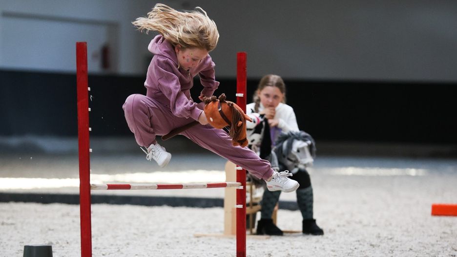 Zawody Hobby Horse na Uniwersytecie Rolniczym