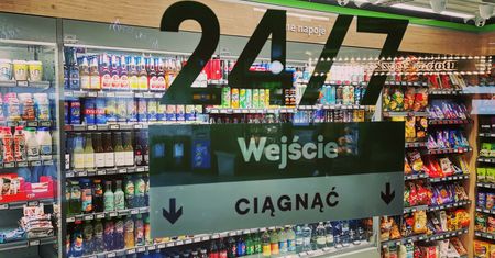 Aplikacja zamiast kasjera. Wystarczy przyłożyć kartę