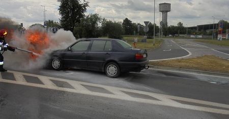 Pożar samochodu osobowego w centrum miasta