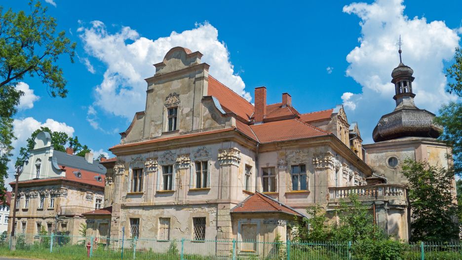 Pałac w Turawie - przez wiele lat XX w. mieścił się w nim dom dziecka