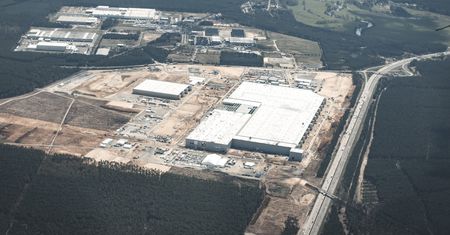Elon Musk zatrudnił Polaków. Efekt? Pracują za dwóch, pieniędzy dostają mniej niż Niemcy