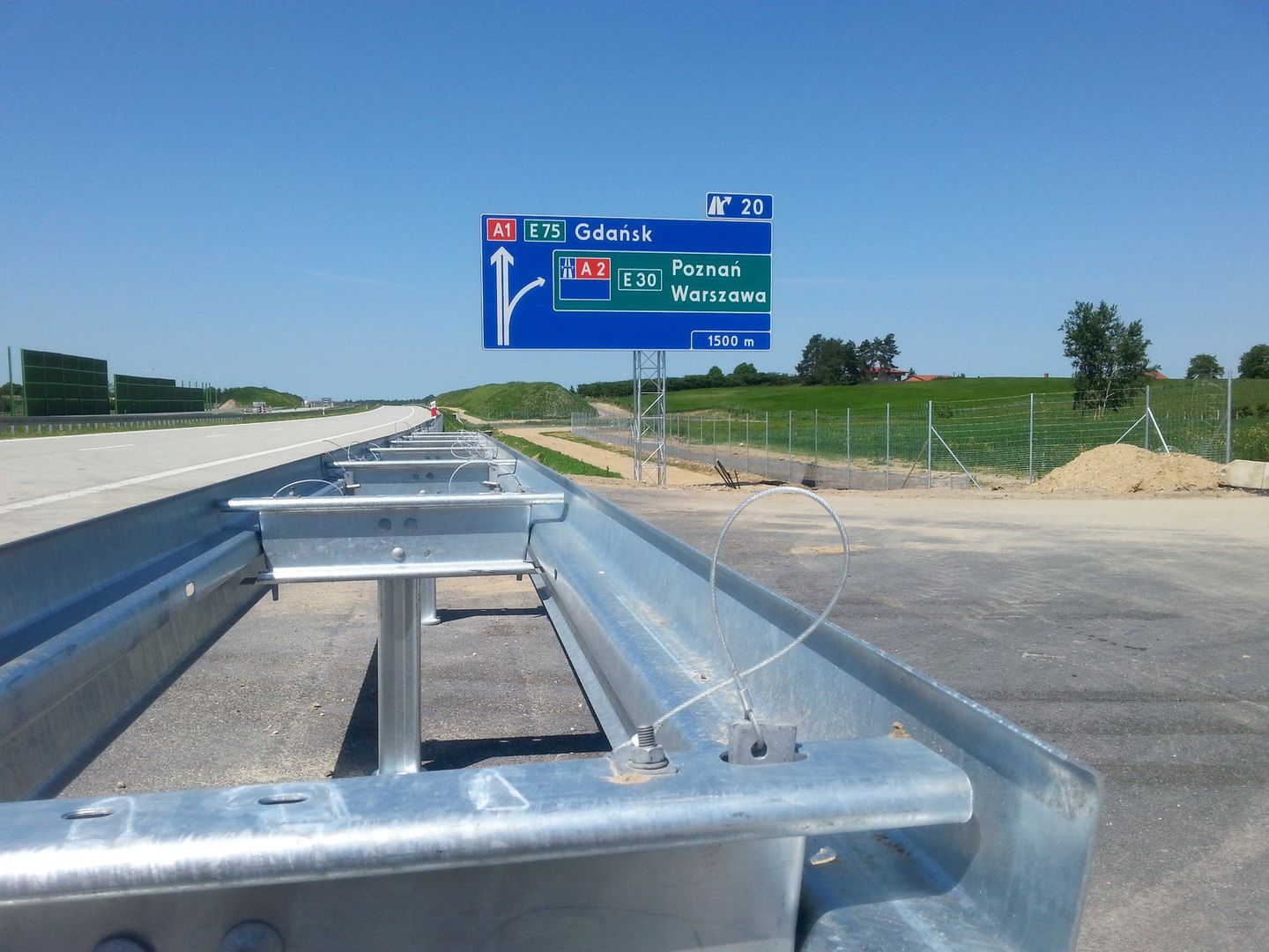 Pobór opłat na autostradach to przeżytek, jednak w Polsce wciąż funkcjonują bramki i szlabany