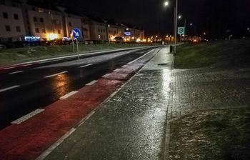 Śląskie: Lód na drogach. IMGW ostrzega przed niebezpieczeństwem