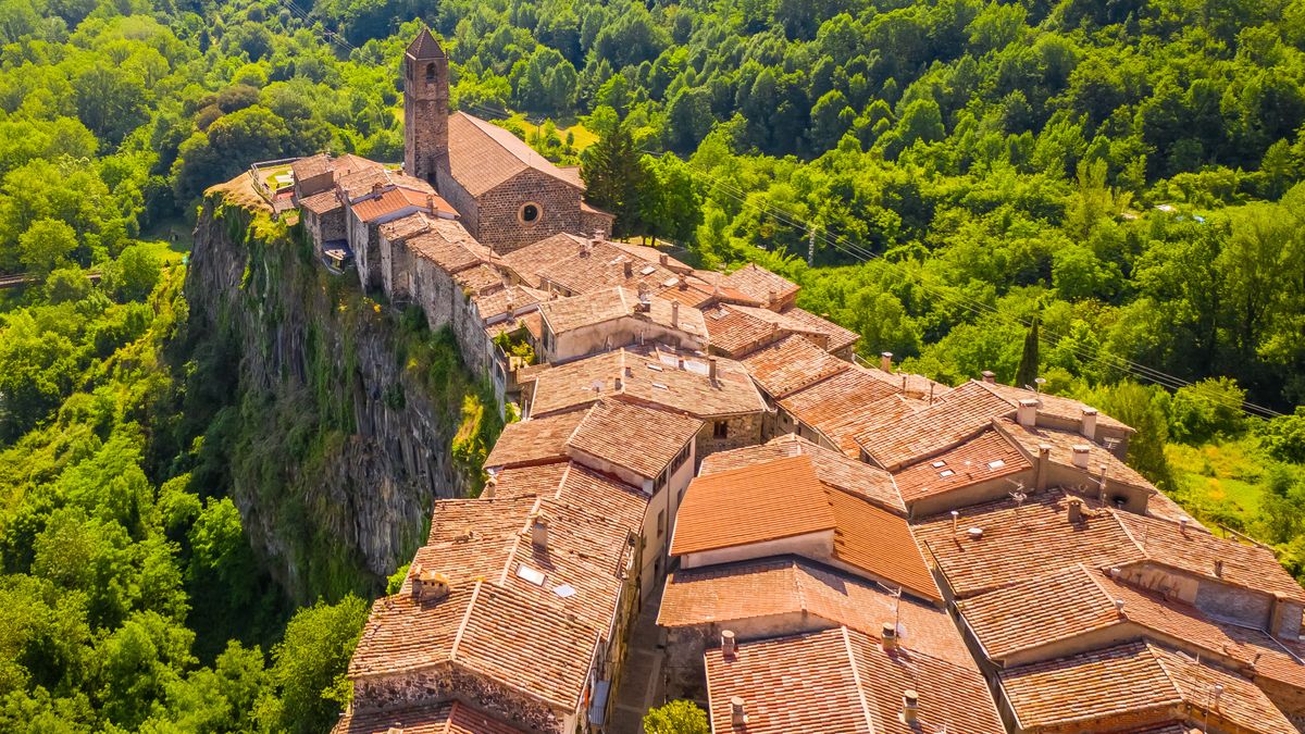 Castellfollit de la Roca z lotu ptaka