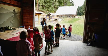 Czy posłać dziecko w tym roku na obóz? "Zbiorowiska dzieci to dla wirusa prawdziwy festiwal"