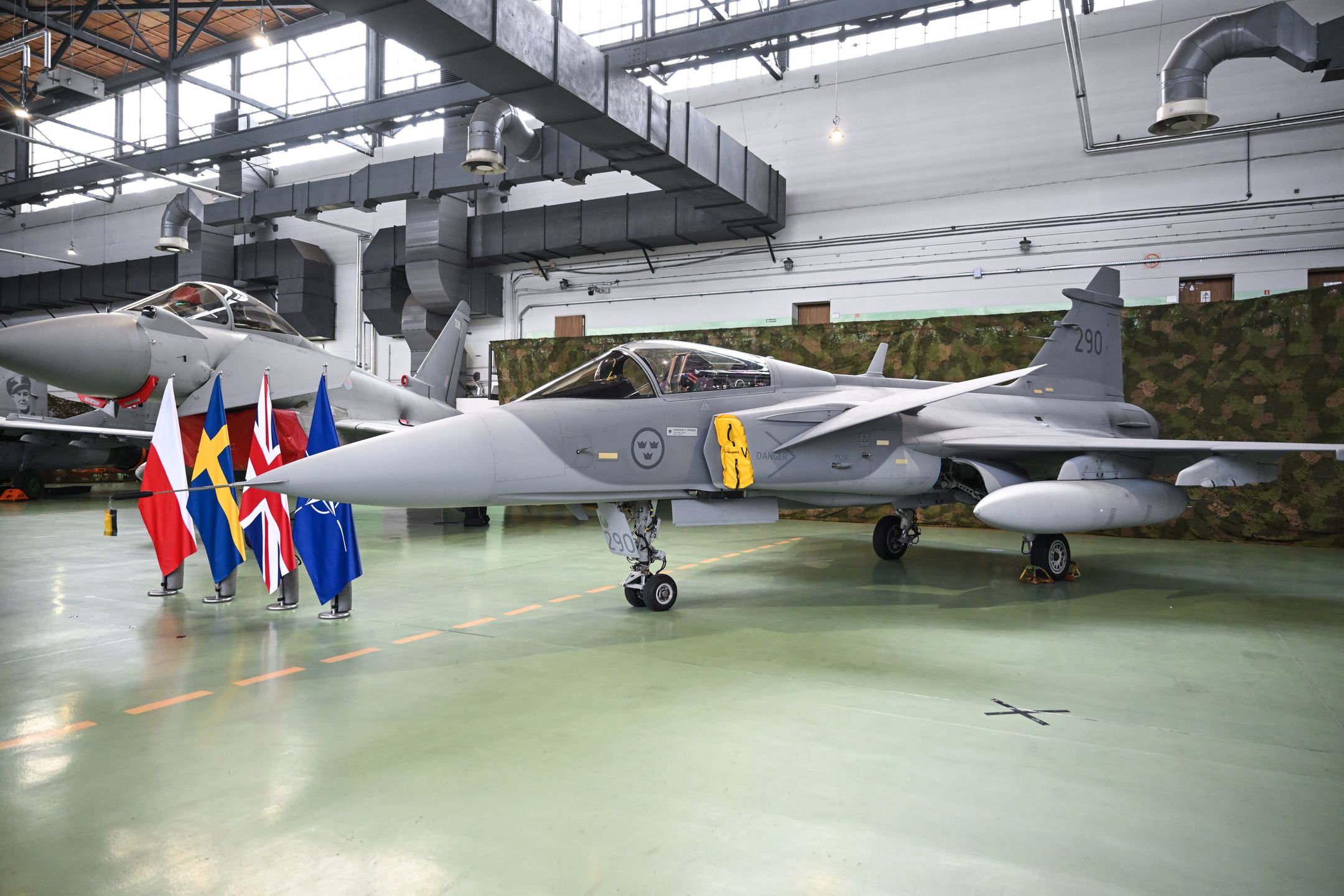 Inauguracja misji Air Policing. Szwedzki Gripen