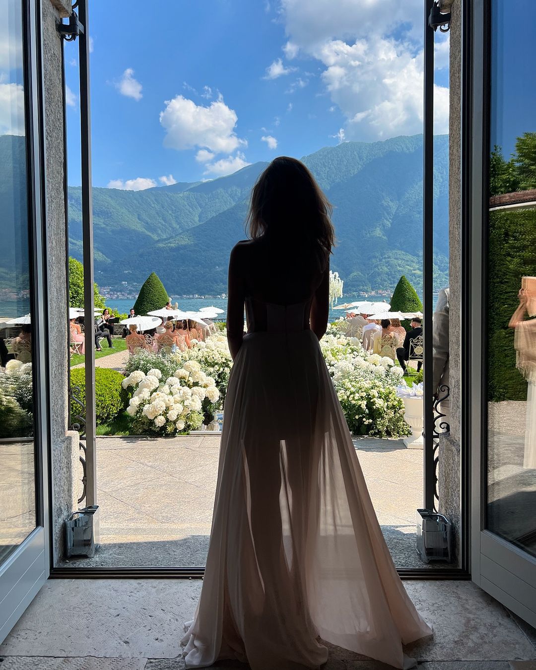 Natalia Siwiec w prześwitującej sukience na weselu