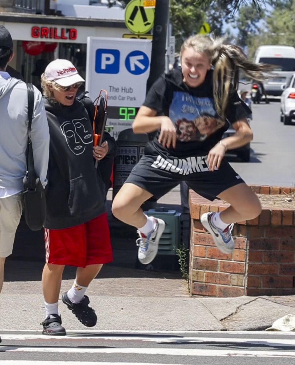 Jojo Siwa spaceruje z ukochaną