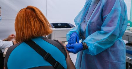 Nauczycielka z Leszna zaszczepiła się AstraZenecą. 36-latka zmarła kilka dni później. Biegły wydał opinię