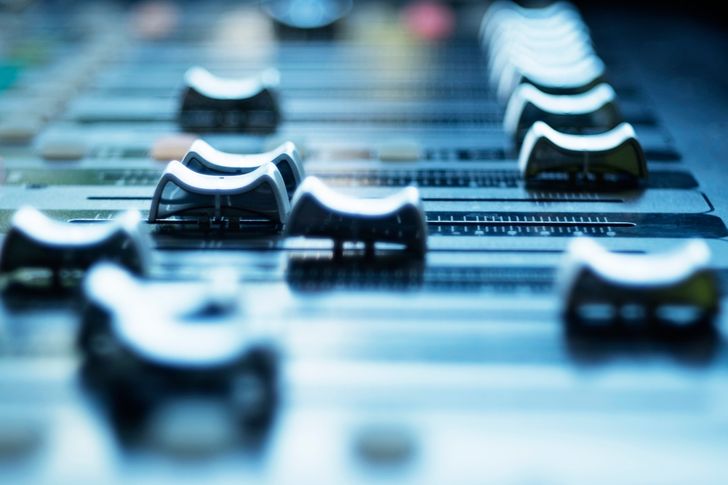 KRRiT ogłosiła konkurs na ostatnią częstotliwość z lipcowej listy. 89,7 MHz dla Toporzyka