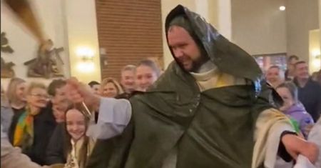 Nagranie z księdzem z Radomia obiegło sieć. "To w Polsce? Nieprawdopodobne"
