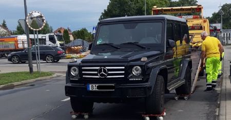 Pogranicznicy odzyskali wart 300 tys. samochód. Mercedes stał na skradzionych tablicach